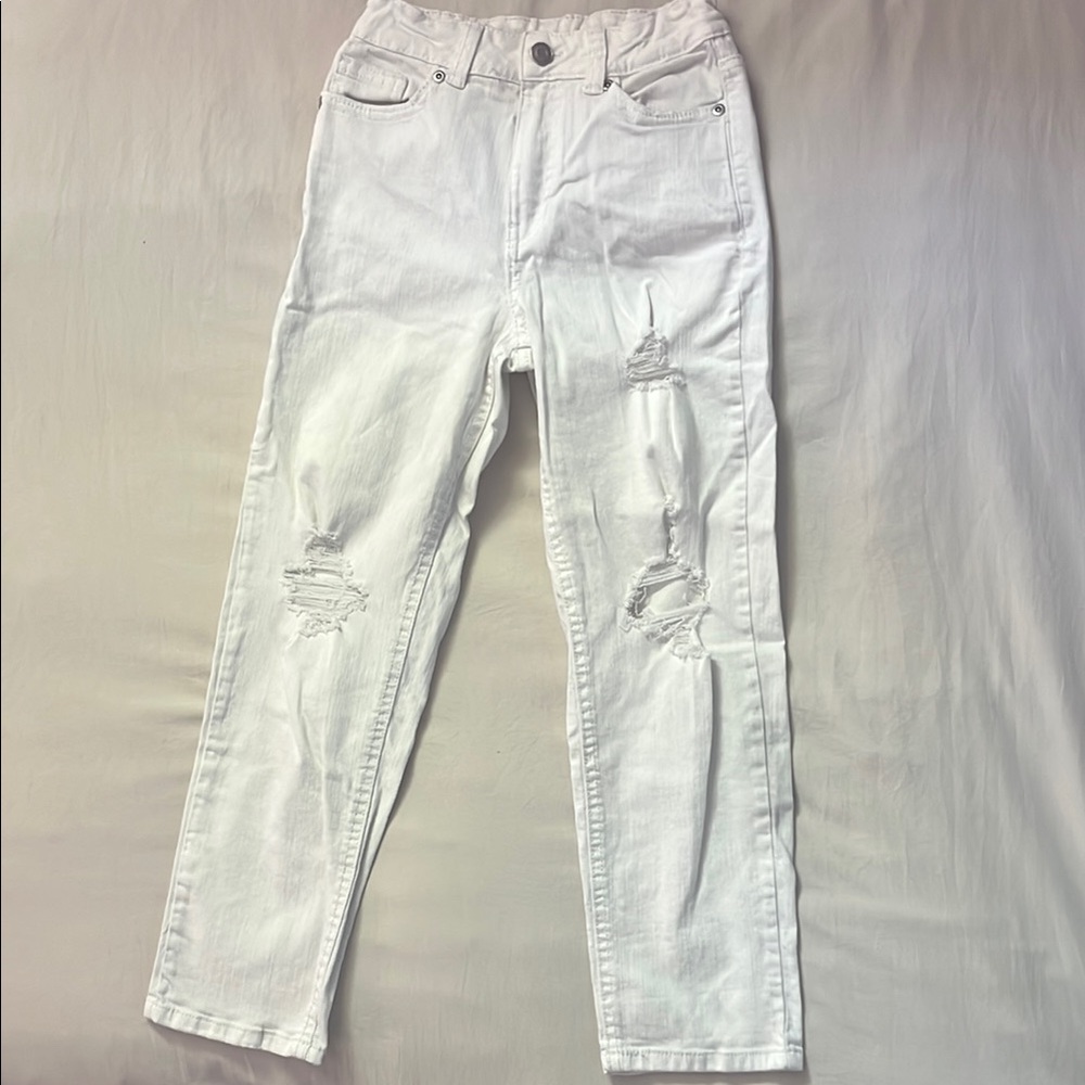 Evsie/Maurices white ripped jeans. Never worn. Boyfriend Mid rise.